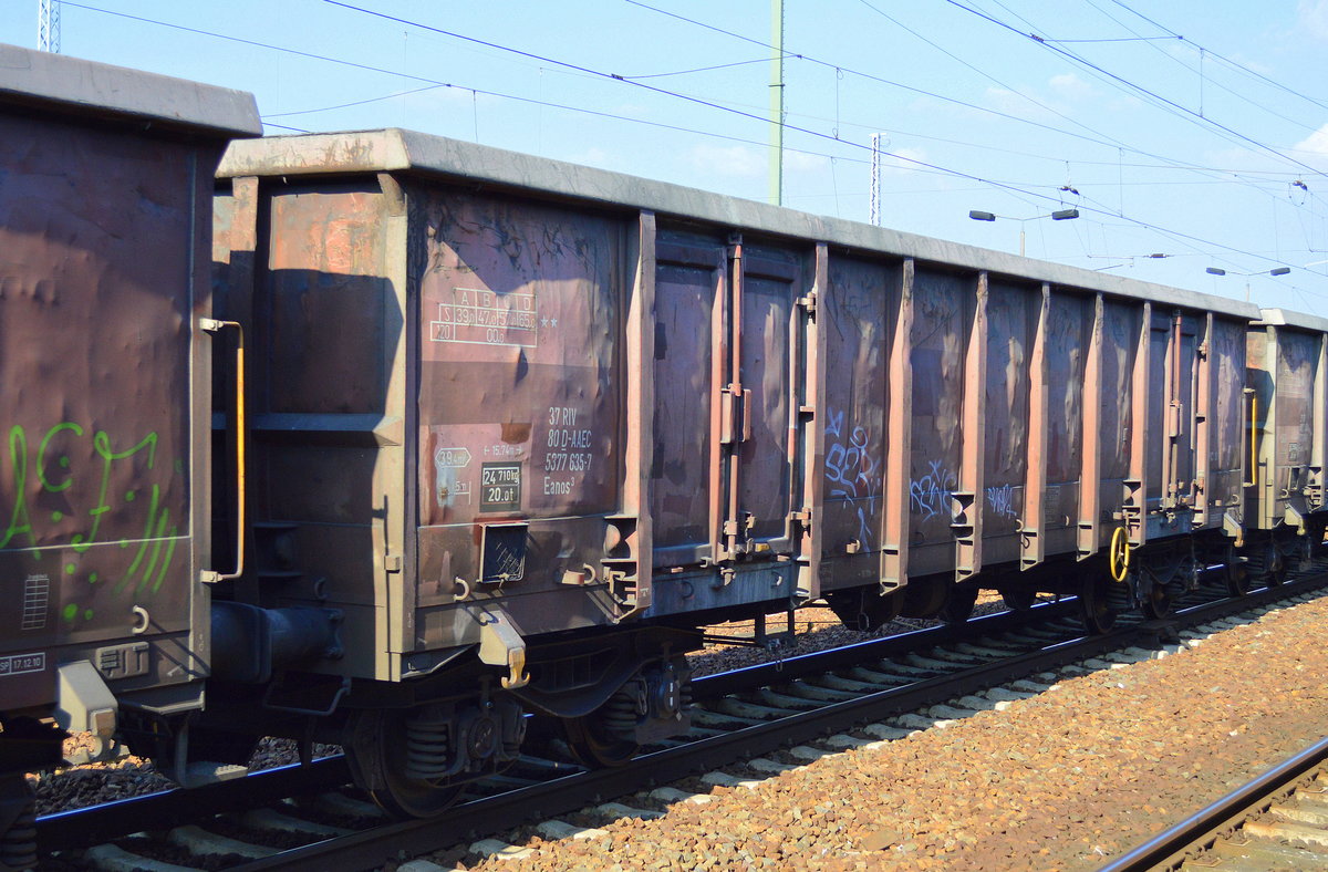 Offener Drehgestell-Güterwagen vom Einsteller AAE mit der Nr. 37 RIV 80 D-AAEC 5377 635-7 Eanos3 am 13.09.16 in einem ganzzug gleichartiger Wagen Bf. Flughafen Berlin-Schönefeld.