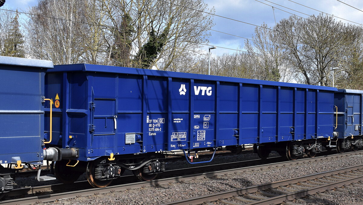Offener Drehgestell-Hochbordwagen vom Einsteller VTG mit der Nr. 37 TEN 80 D-VTG 5375 484-2 Eanos (GE) in einem Ganzzug am 01.04.25 Höhe Bahnhof Niederndodeleben.