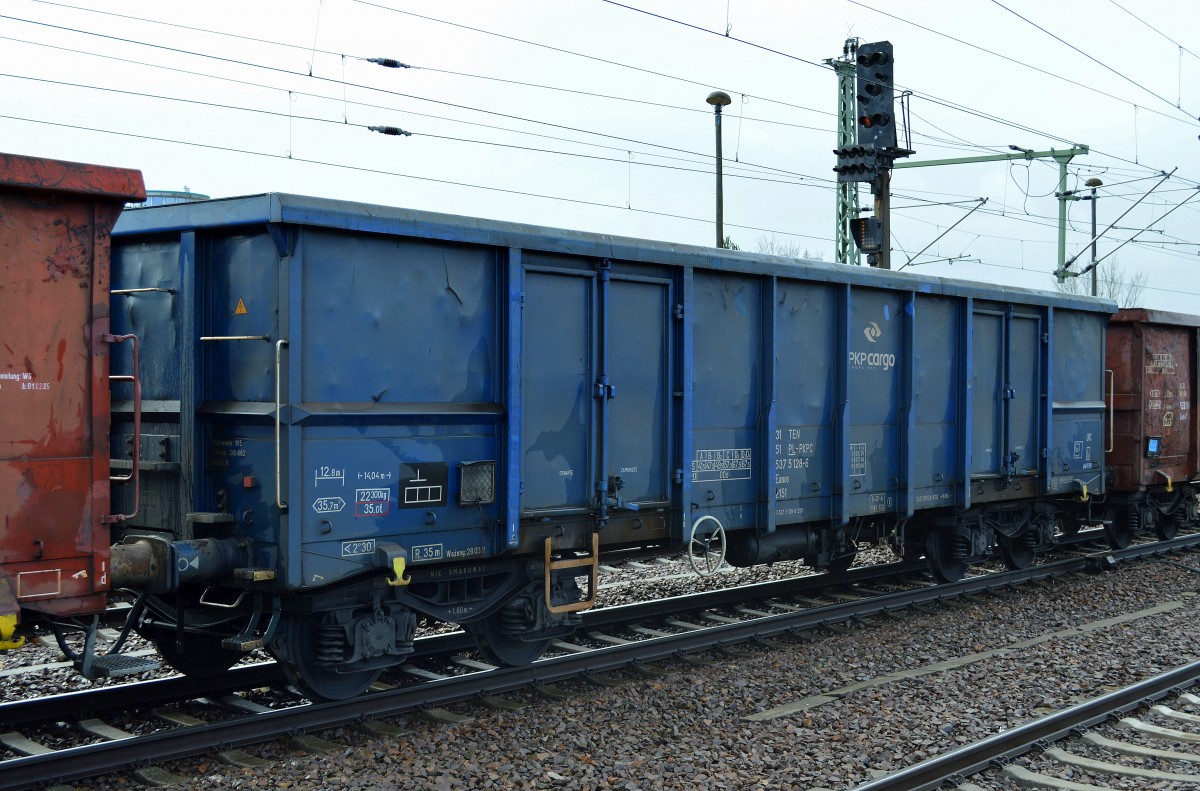 Offener G�terwagen der polnischen PKP Cargo mit der Nr. 31 TEN 51 PL-PKPC 537 5 128-6 Eanos 2151 am 19.03.14 Bhf. Flughafen Berlin-Sch�nefeld.