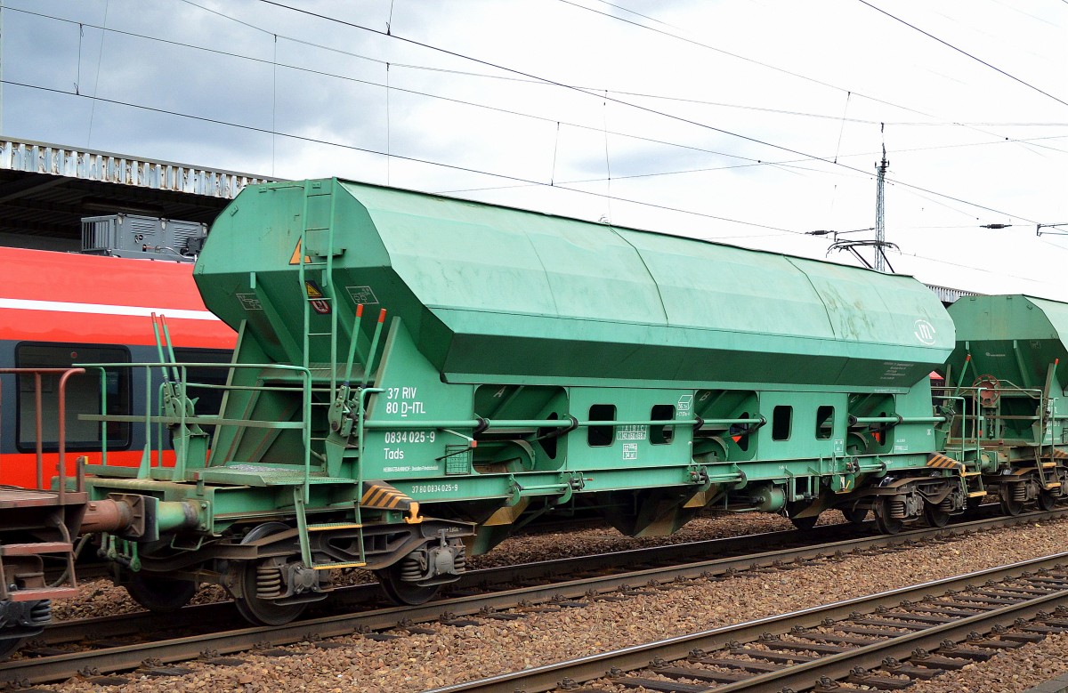 Offener Schüttgutwagen von ITL mit der Nr. 37 RIV 80 D-ITL 0834 025-9 Tads Heimatbahnhof: Dresden-Friedrichstadt am 30.07.15 Bhf. Flughafen Berlin-Schönefeld.