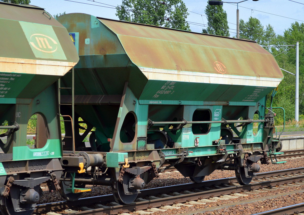 Offener Schüttgutwagen (Schotterwagen) vom Einsteller ITL mit der Nr. 47 80 D-ITL 6452 090-3 Fcs HEIMATBAHNHOF: PIRNA am 23.07.16 Bf. Flughafen Berlin-Schönefeld.