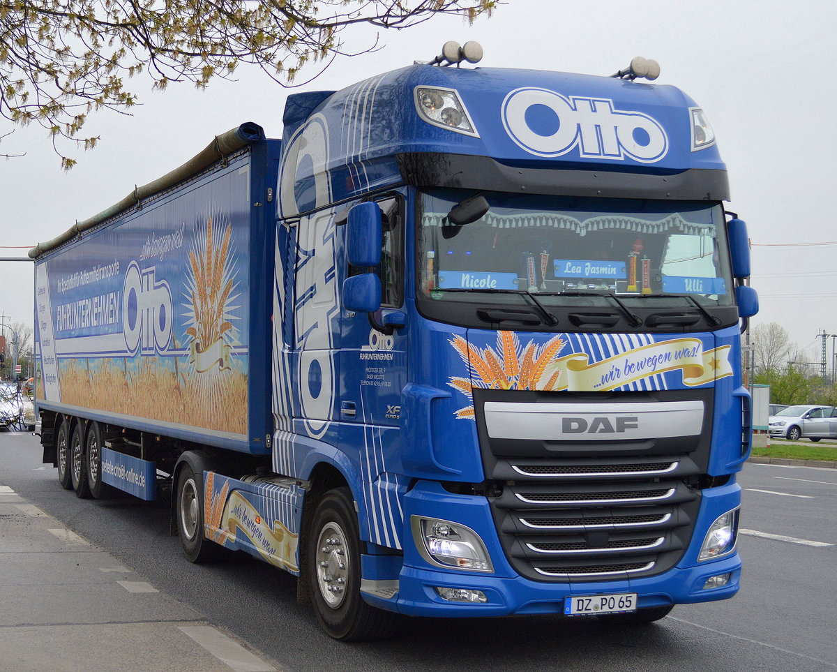 Optisch herausragender DAF Stattelzug vom Fuhrunternehmen OTTO mit neuer DAF XF 510 EURO 6 Zugmaschine am 12.04.16 Schönefeld bei Berlin.