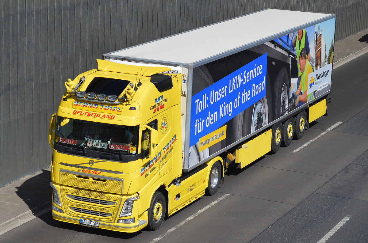 Optisch herausragender Sattelzug mit VOLVO FH 500 EEV Zugmaschine mit Trailer der Sped. BERND THIEL am 21.04.16 Berliner Stadtautobahn Höhe Knobelsdorffstr. 