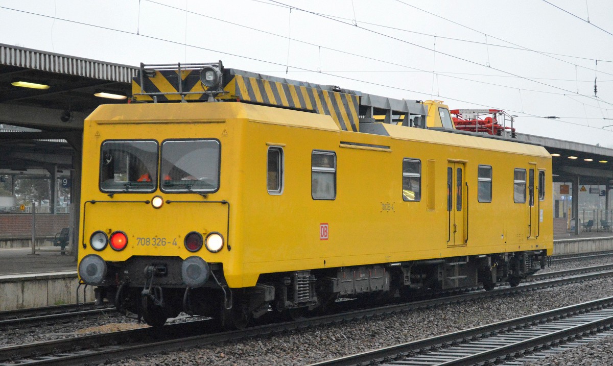 ORT 708 326-4 bei der Durchfahrt Bhf. Flughafen Berlin-Schönefeld, 19.11.14 