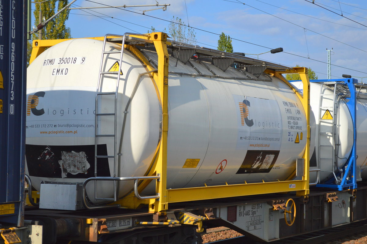 PC logistic, ein Logistiker aus Polen mit einem gelben Kesselcontainer am 21.09.16 Bf. Flughafen Berlin-Schönefeld. 