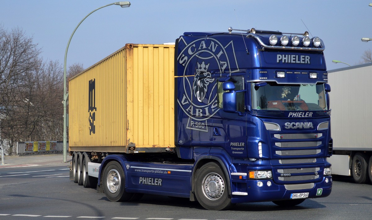 PHIELER TRANSPORTE mit iher SCANIA R560 Zugmaschine mit Containerträgerauflieger Richtung Berliner Westhafen am 14.03.14 Berlin-Beusselstr. 