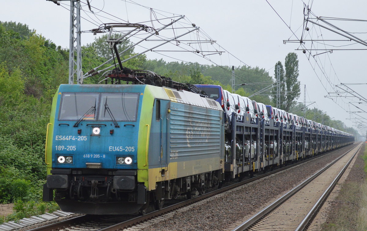 PKP Cargo EU45-205/189-205 mit PKP Transportzug (verschiedene fabrikneue FORD PKW-Modelle) am 25.05.16 Berlin-Hohenschönhausen.