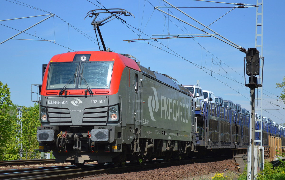 PKP Cargo EU46-501/193-501 mit PKW-Transportzug (fabrikneue Ford Transporter) Richtung Polen am 12.05.17 Berlin-Wuhlheide.