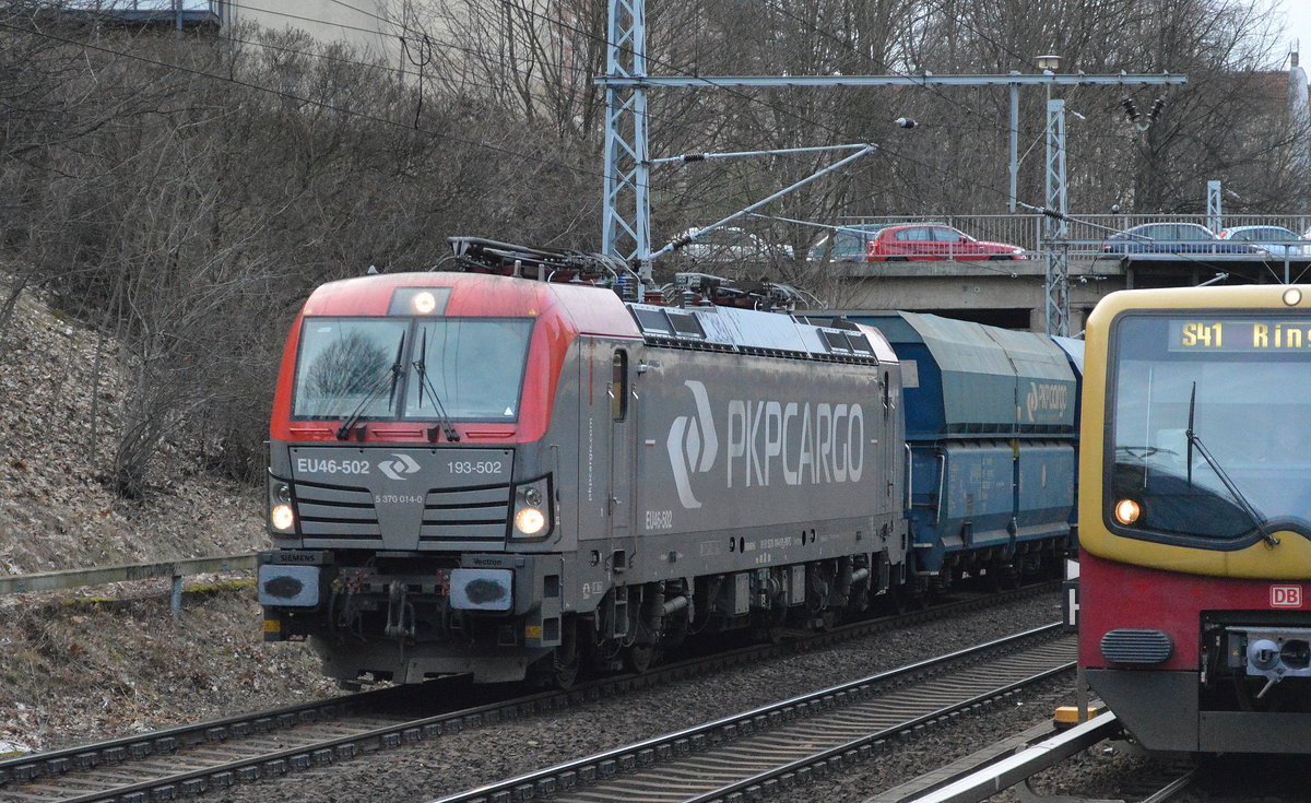 PKP Cargo EU46-502/193-502 mit Schüttgutwagenzug (leer) Richtung Polen am 09.03.17 Berlin Prenzlauer Allee.