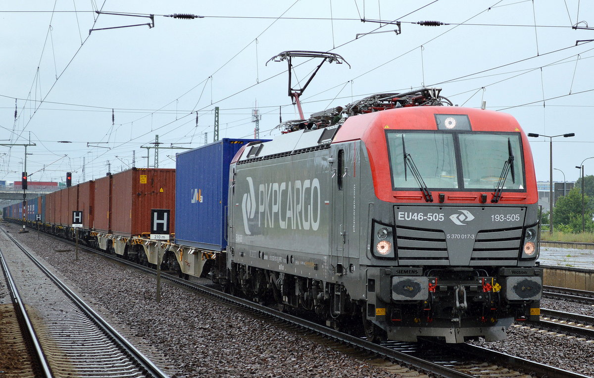 PKP Cargo EU46-505/193-505 mit Containerzug am 29.06.16 Bf. Flughafen Berlin-Schönefeld.