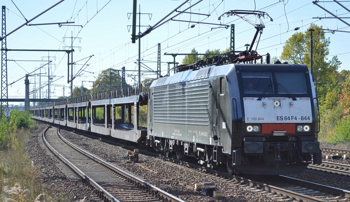 PKP Cargo it MRCE Dispolok E 189 844 und einem leeren PKW-Transportzug am 02.10.15 Durchfahrt Bhf. Flughafen Berlin-Schönefeld.