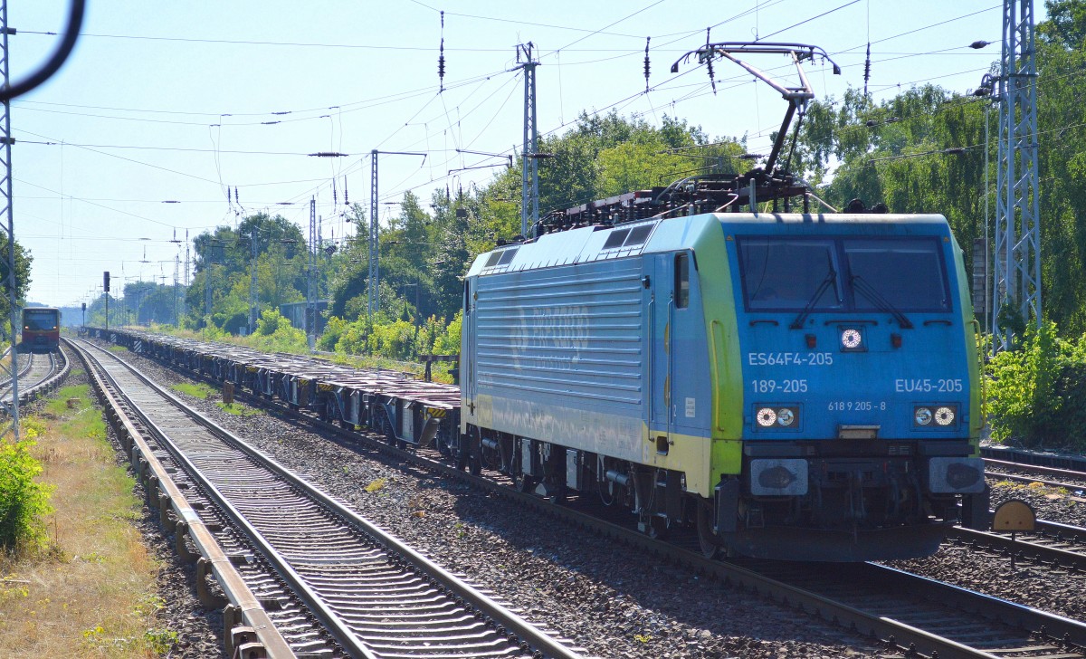 PKP Cargo mit EU45-205/189-205 mit Leerzug Containertragwagen am 03.07.15 Berlin-Hirschgarten.