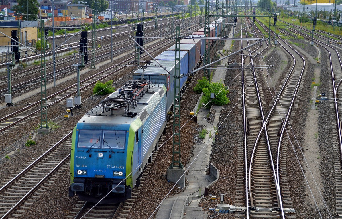 PKP Cargo mit EU45-804/189-804 und Containerzug am 24.07.15 Berlin-Beusselbrücke.