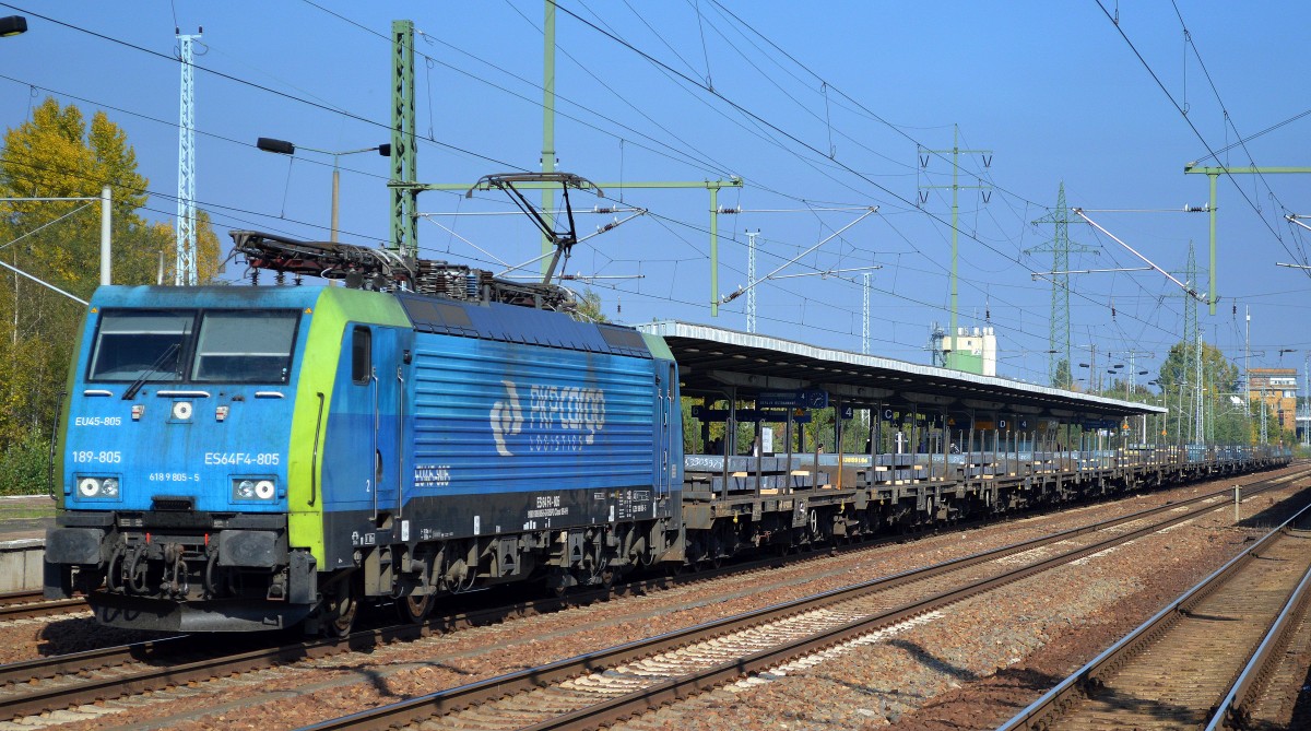 PKP Cargo mit EU45-805/189-805 mit einem Güterzug mit Stahlbrammen am 05.10.15 Durchfahrt Bhf. Flughafen Berlin-Schönefeld.