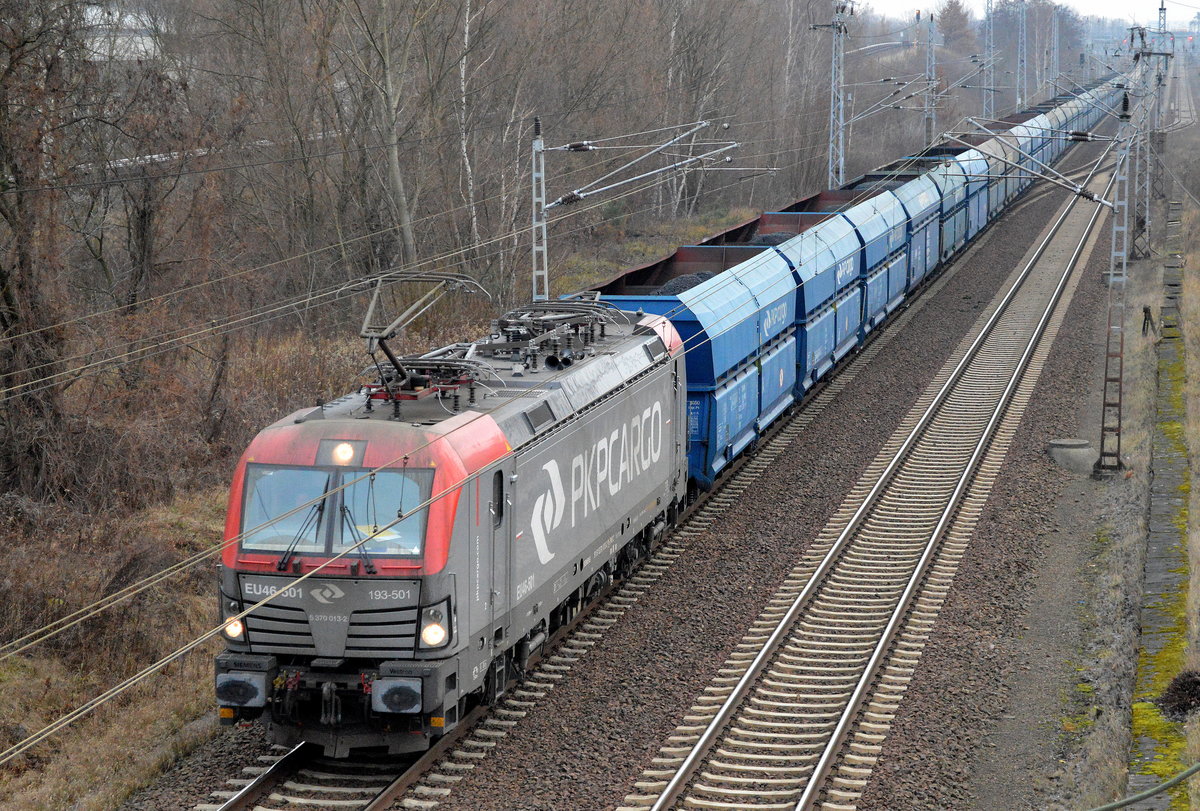 PKP Cargo mit der EU46-501/193-501 mit polnischem Kohlezug am 13.12.16 Berliner Außenring Höhe Berlin-Marzahn.