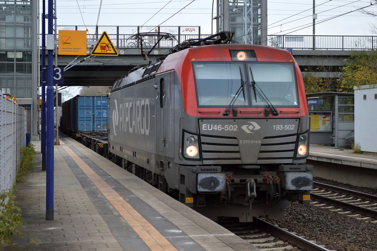 PKP Cargo mit EU46-502/193-502 und Containerzug am 12.11.17 Bf. Berlin-Hohenschönhausen.