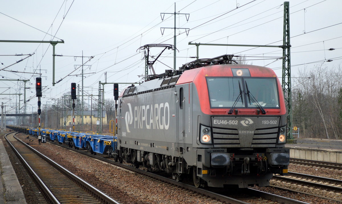 PKP Cargo mit EU46-502/193-502 und Containerzug (leer) Richtung Polen am 22.01.18 Bf. Flughafen Berlin-Schönefeld.