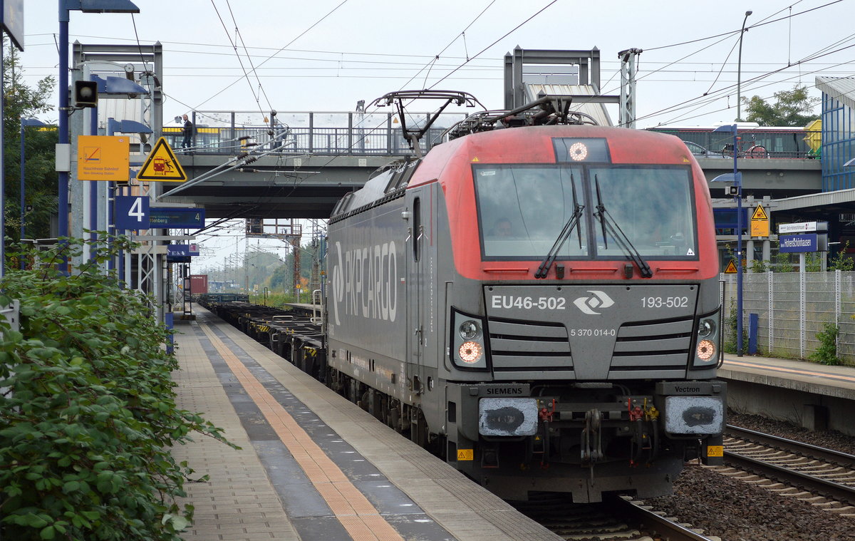 PKP Cargo mit EU46-502/193-502 und schwach ausgelastetem Containerzug am 27.09.17 BF. Berlin-Hohenschönhausen.