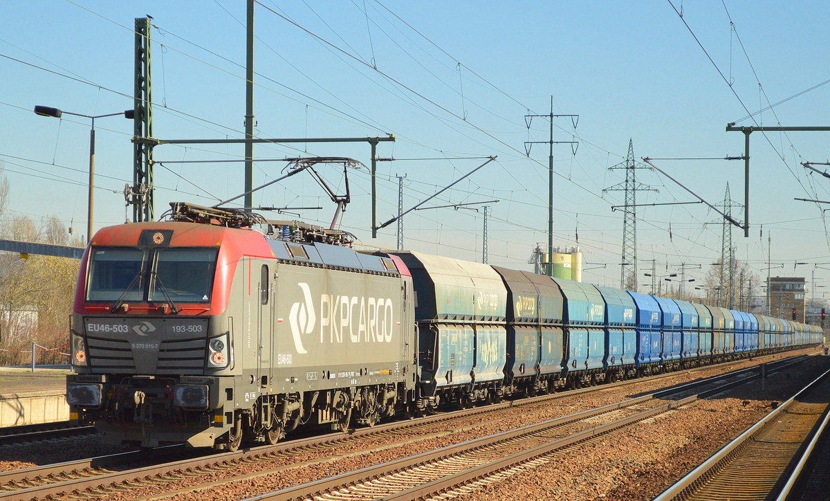 PKP Cargo mit EU46-503/193-503 und einem Schüttgutwagenzug am 27.03.17 Durchfahrt Bf. Flughafen Berlin-Schönefeld.