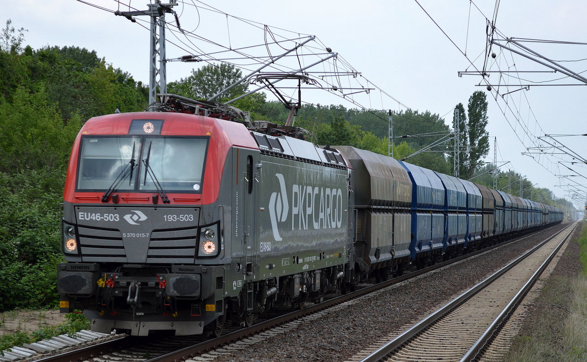 PKP Cargo mit EU46-503/193-503 und ganzzug Schüttgutwagen am 27.05.16 Berlin-Hohenschönhausen.