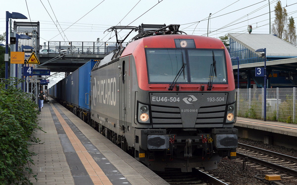 PKP Cargo mit EU46-504/193-504 und Containerzug am 28.09.17 Bf. Berlin-Hohenschönhausen.