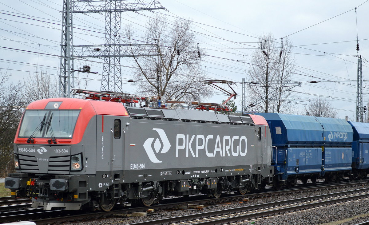 PKP Cargo mit EU46-504/193-504 und Schüttgutwagenzug am 30.03.16 Berlin-Springpfuhl.