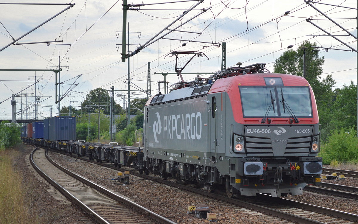 PKP Cargo mit EU46-506/193-506 und einem Containerzug am 05.08.16 Bf. Flughafen Berlin-Schönefeld.