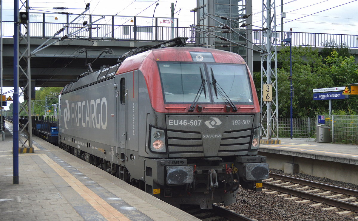 PKP Cargo mit EU46-507/193-507 und einem Güterzug Drehgestell-Flachwagen (leer) am 05.08.17 Durchfahrt Bf. Berlin-Hohenschönhausen.