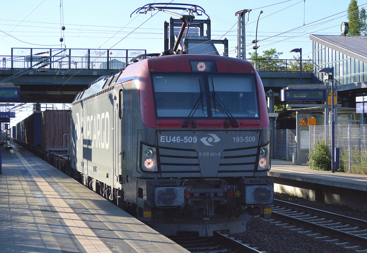 PKP cargo mit EU46-509/193-509 und Containerzug am 02.06.17 Bf. Berlin-Hohenschönhausen.