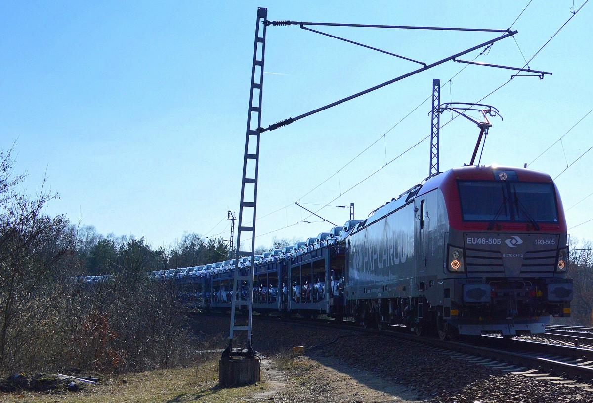 PKP Cargo mit EU64-505/5 370 017-3/193-505 und PKW-Transportzug (fabrikneue FIAT 500)am 16.03.16 Berlin-Wuhlheide.