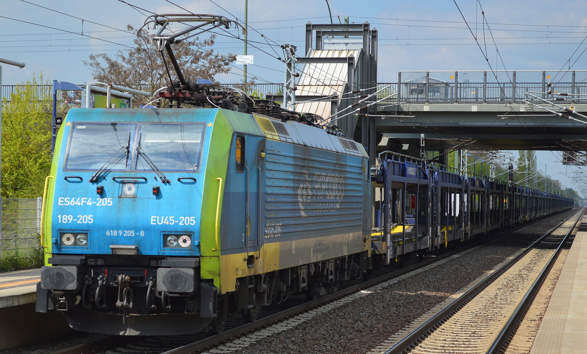 PKP Cargo mit der MRCE Dispo EU45-205/189-205 Und Leerzug PKW-Transportwagen am 03.05.16 Berlin-Hohenschönhausen.