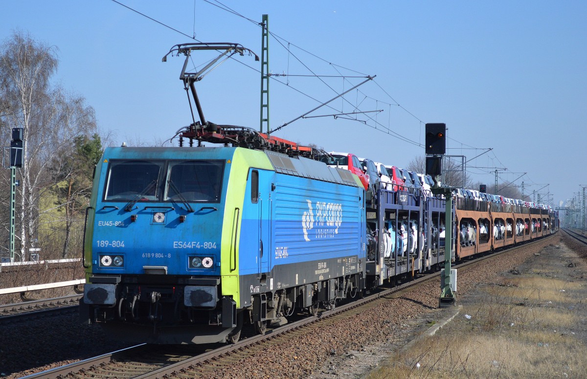 PKP Cargo mit MRCE Dispolok ES64F4-804/EU45-804 unf Ganzzug fabrikneuer Fiat Richtung Berlin-Spandau am 10.03.14 Durchfahrt im Bhf. Berlin-Jungfernheide.
