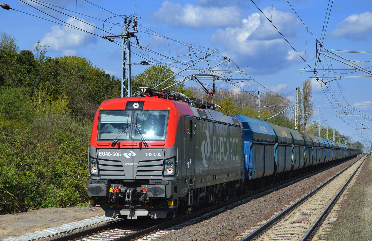 PKPC mit EU46-505/193-505 und Ganzzug Schüttgutwagen am 29.04.16 Berlin-Hohenschönhausen.