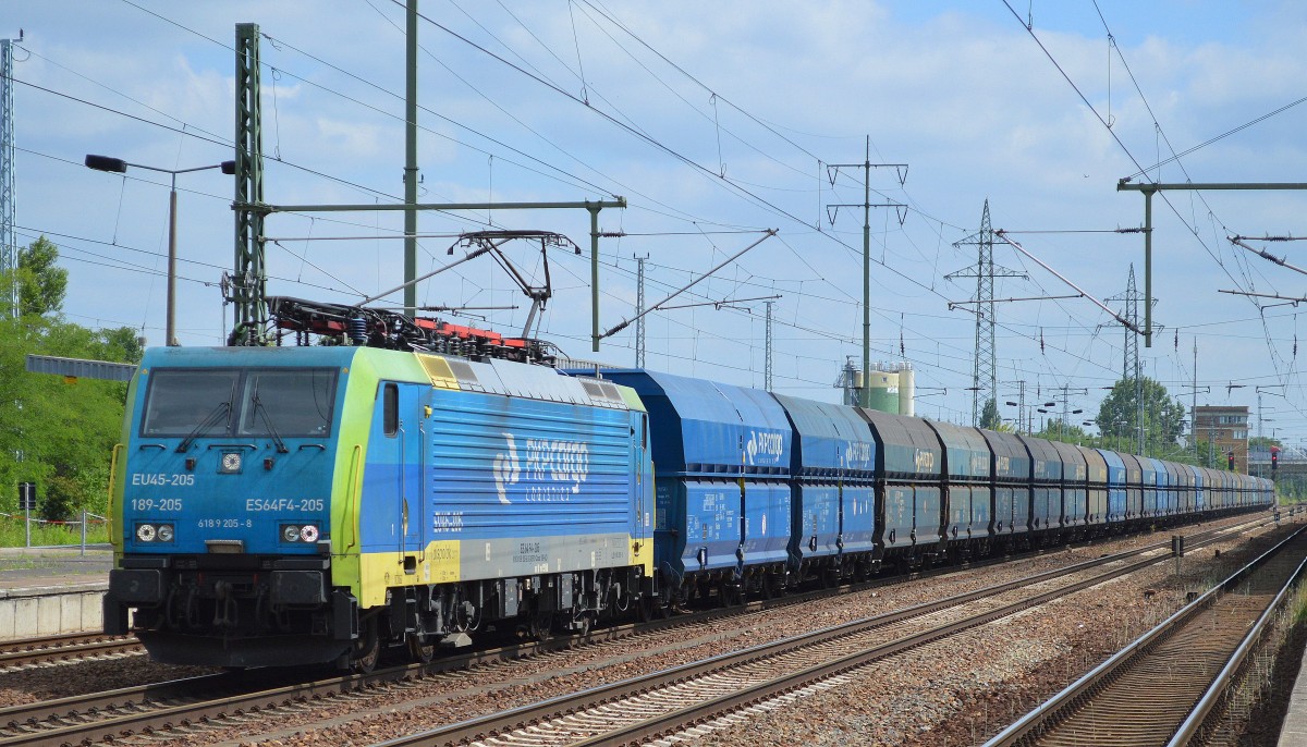 PKPC mit MRCE Dispollok 189-205/EU45-205 und Ganzzug Schüttgutwagen am 17.06.15 Durchfahrt Bhf. Flughafen Berlin-Schönefeld. 