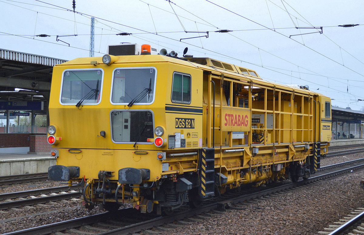 PLASSER & THEURER Dynamischer Gleisstabilisator DGS 62 N eingestellt über die Fa. BMTI Rail Service GmbH für die Fa. STRABAG mit der Nr.99 80 9426 001-0 D-BRS am 29.03.17 Bf. Flughafen Berlin-Schönefeld.