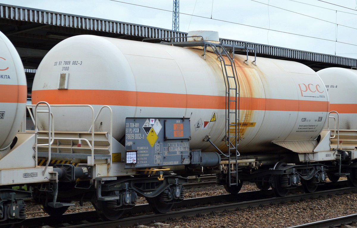 Polnischer Gasdruckkesselwagen vom Einsteller PCC ROKITA S.A. mit der Nr. 33 TEN-RIV 51 PL-PCCR 7809 002-3 Zagns STACJA BRZEG DOLNY (UN-Nr. 265/1017 = Chlorgas) am 06.07.16 Bf. Flughafen Berlin-Schönefeld.