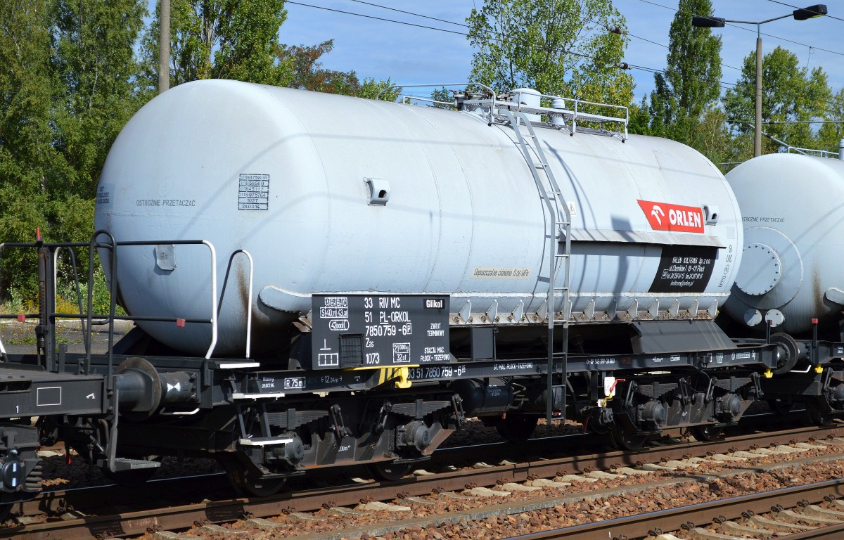 Polnischer Kesselwagen der Fa. ORLEN KOLTRANS Sp. z o.o. mit der Nr. 33 RIV MC 51 PL-ORKOL 7850 759-6(P) Zas 1073 (Glikol-Transporte)am 08.09.15 Bhf. Flughafen Berlin-Schönefeld.