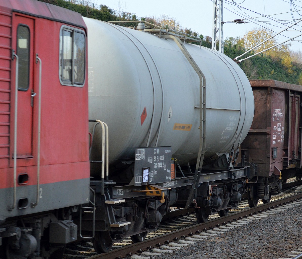 Polnischer Kesselwagen mit der Nr. 33 RIV 51 PL-PCCR 785 0 898-2(P) Zas lt. UN-Nr. 30/1134 für den Transport von Chlorbenzol am 11.11.14 Berlin-Hohenschönhausen.