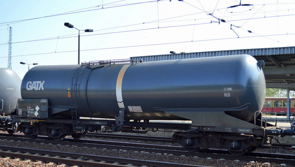 Polnischer Kesselwagen vom polnischen Einsteller GATX mit der Nr. 33 RIV 51 PL-GATXP 7855 625-4 Zas (Biodiesel) am 16.09.16 Bf. Flughafen Berlin-Schönefeld.