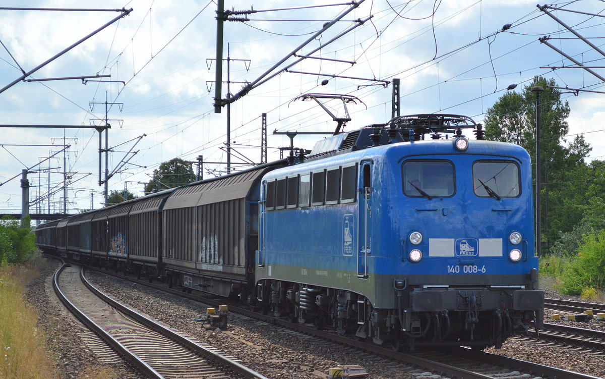 PRESS 140 008-6 (140 845-9) mit Ganzzug hauptsächlich italienischer Schiebewandwagen am 19.07.16 Bf. Flughafen Berlin-Schönefeld.