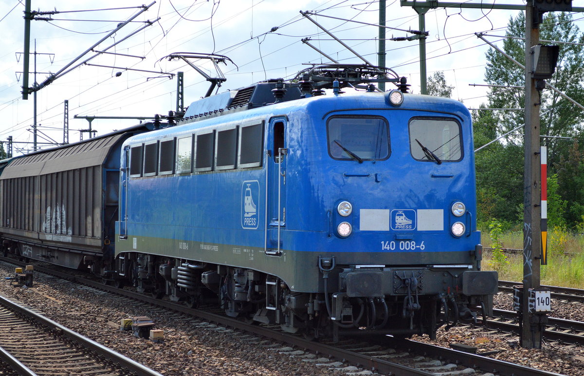 PRESS 140 008-6 (140 845-9) mit Ganzzug hauptsächlich italienischer Schiebewandwagen am 19.07.16 Bf. Flughafen Berlin-Schönefeld.
