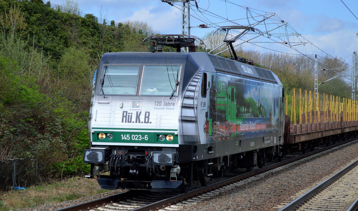 PRESS 145 023-6 (145 083-2) mit Leerzug Stammholz-Transportwagen am 07.04.16 Berlin-Hohenschönhausen.