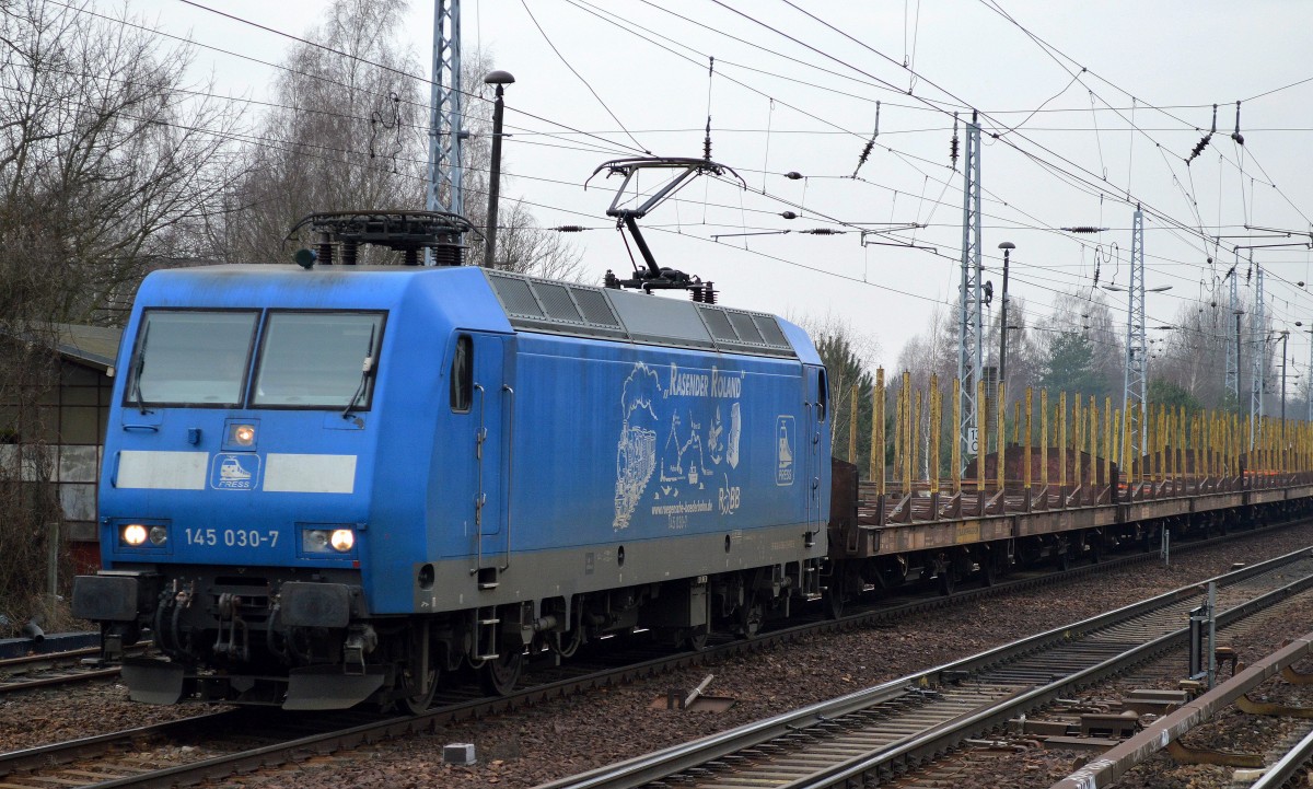 PRESS 145 030-7 (145 085-7) mit Leerzug Stammholztransportwagen am 19.02.16 Berlin-Hirschgarten.