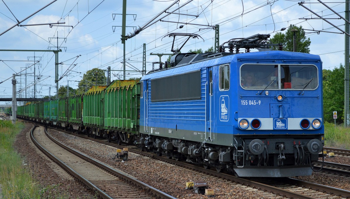 PRESS 155 045-9 mit Leerzug Rungenwagen für Holzstammtransporte am 30.06.15 Bhf. Flughafen Berlin-Schönefeld. 
