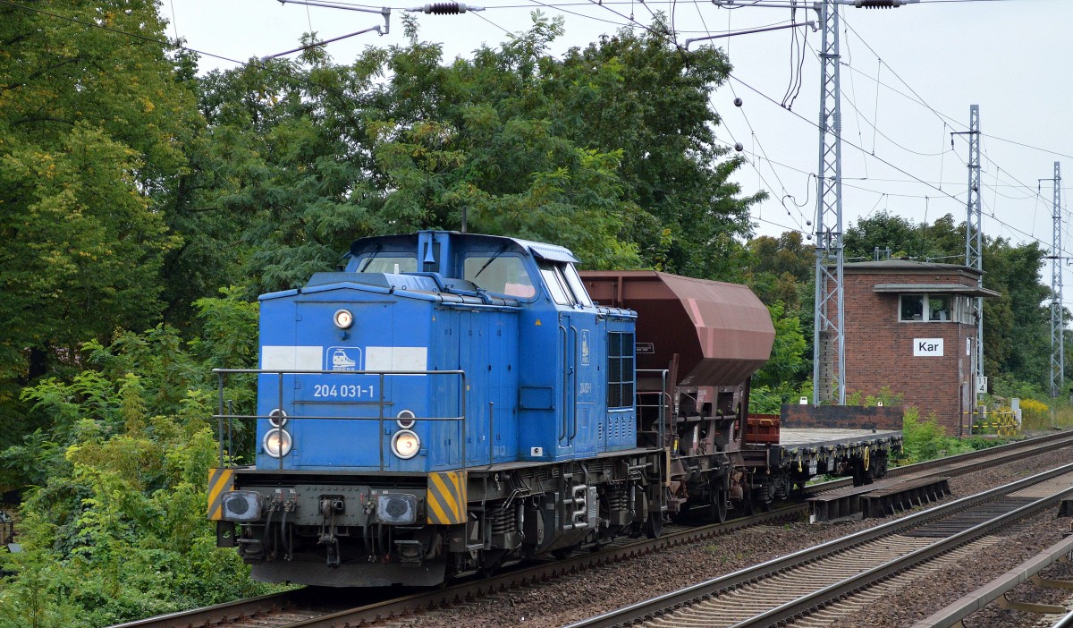PRESS 204 031-1 (203 228-2) mit zwei Güterwagen Richtung Bernau am 29.08.14 Berlin-Karow.