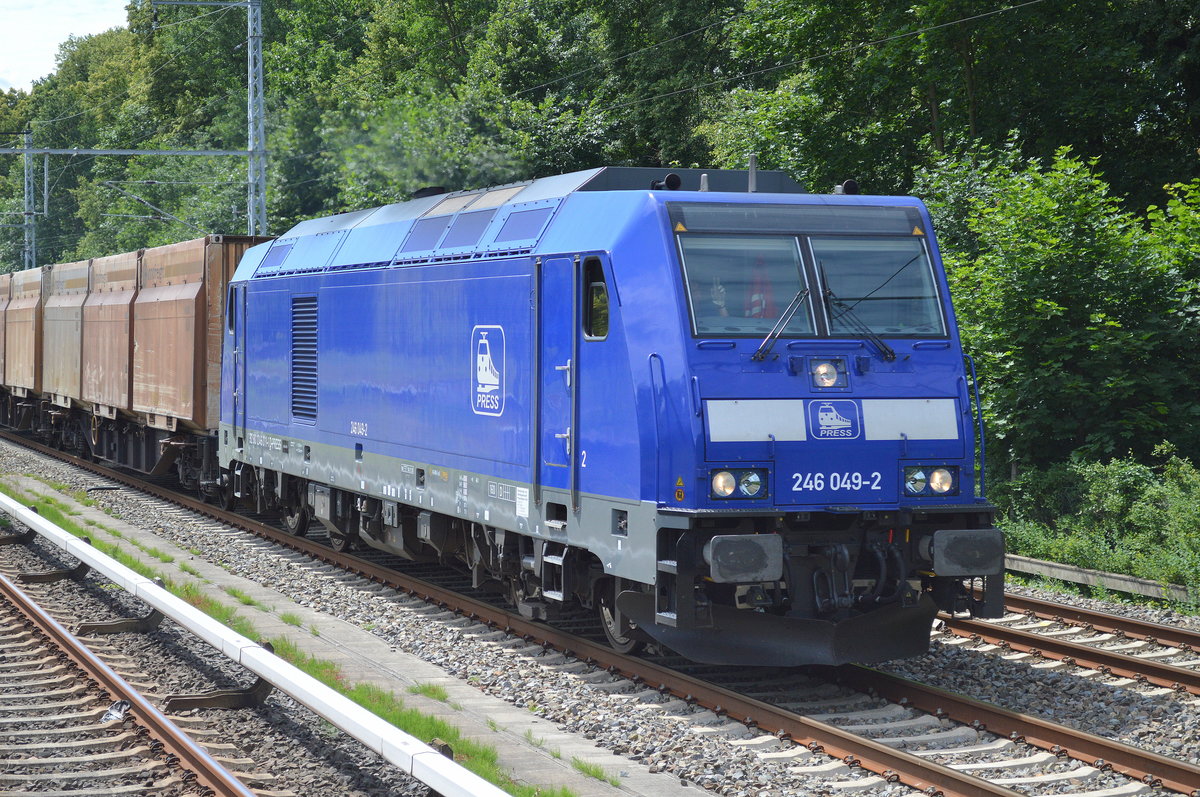 PRESS 246 049-2 (246 011-1) mit einem Güterzug Holz-Hackschnitzel am 22.06.16 Eichwalde bei Berlin. 