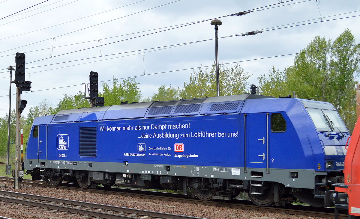 PRESS 246 049-2 (246 011-1) mit Containerzug (Holzhackschnitzel) Richtung Stendal am 10.05.17 BF. Flughafen Berlin-Schönefeld.