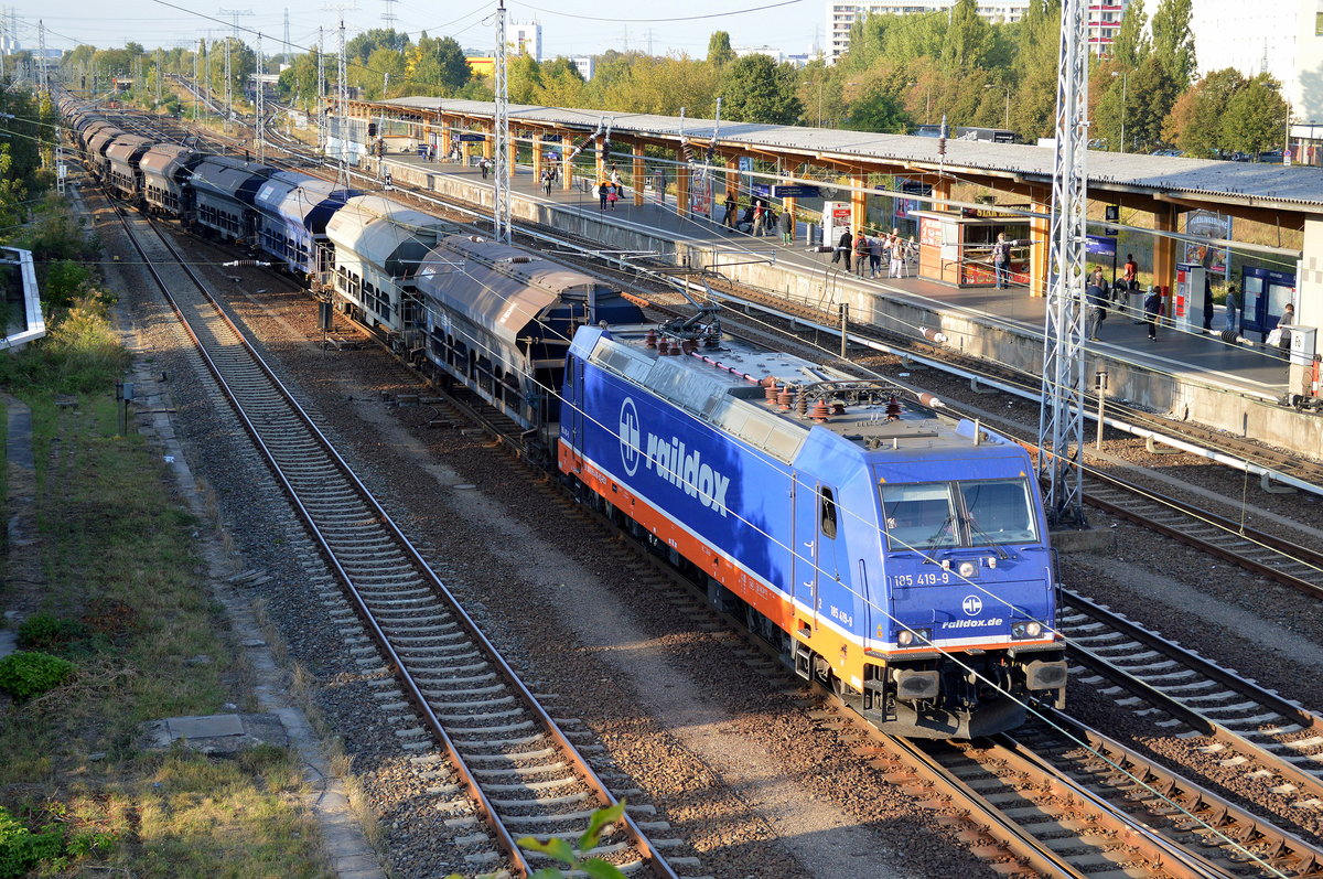 Raildox 185 419-9 mit einem Yara Düngemittelzug aus Rostock am 26.09.16 Berlin-Springpfuhl.