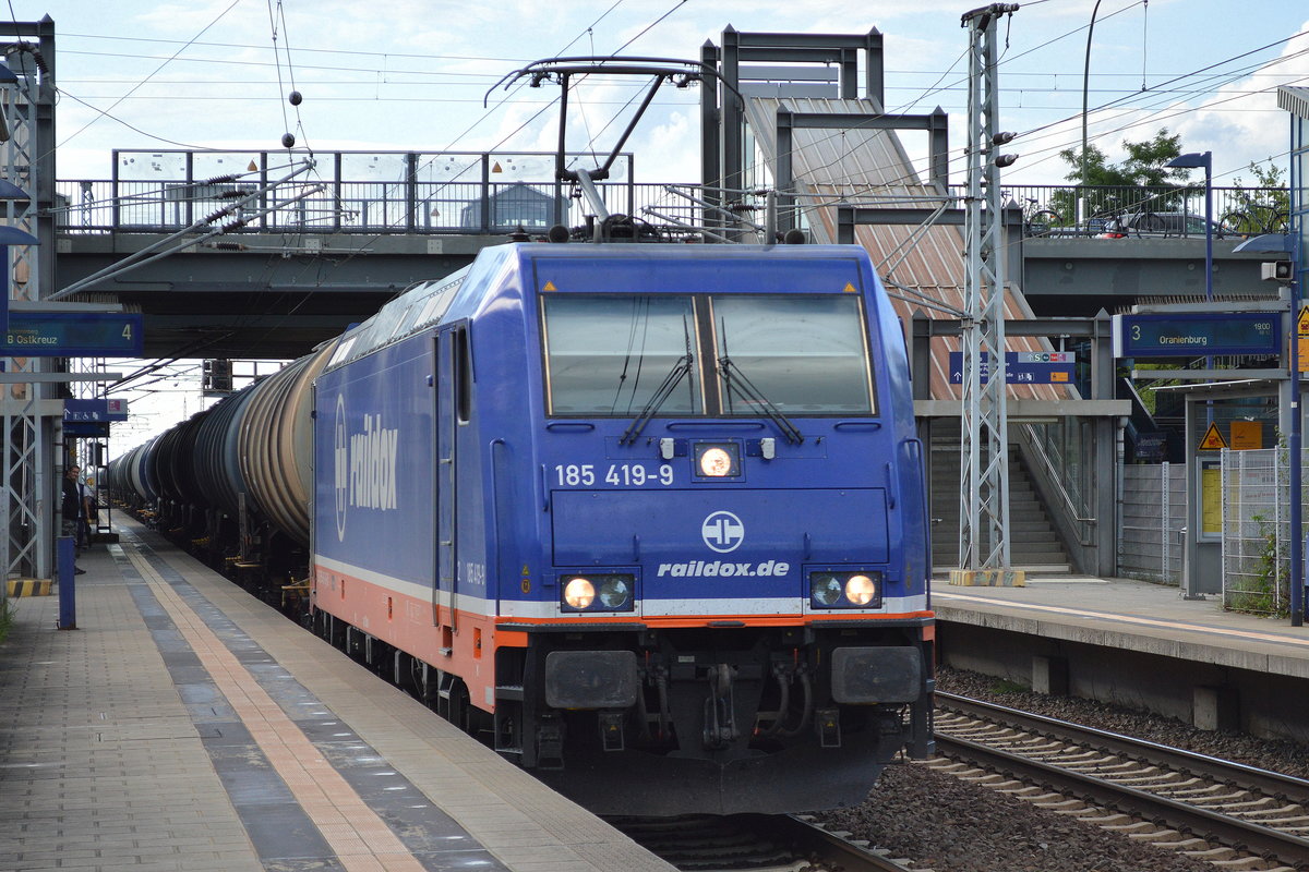 Raildox 185 419-9 Mit Kesselwagenzug am 23.07.17 Bf. Berlin-Hohenschönhausen.