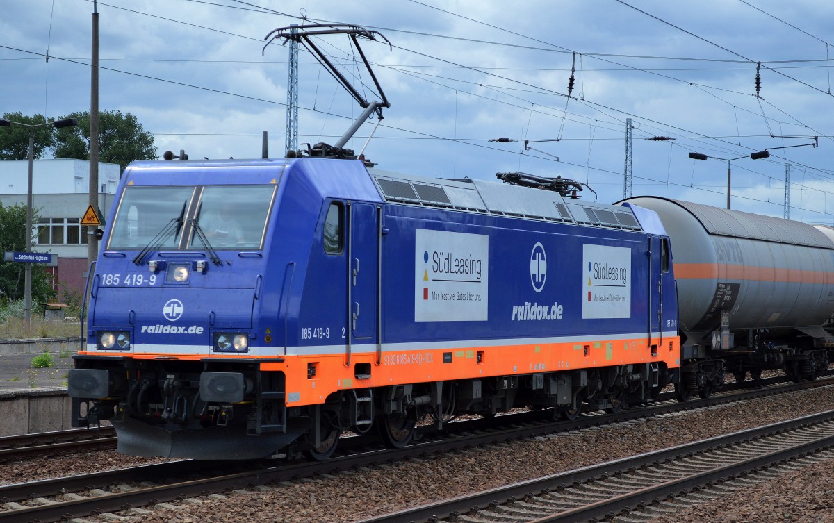 Raildox 185 419-9(NVR-Number: 91 80 6185 419-9 D-RDX, Bombardier Bj.2014) mit Ganzzug Gasdruckkesselwagen für das skw PIESTERITZ (Ammoniak-Transport) am 31.07.15 Bhf. Flughafen Berlin-Schönefeld.